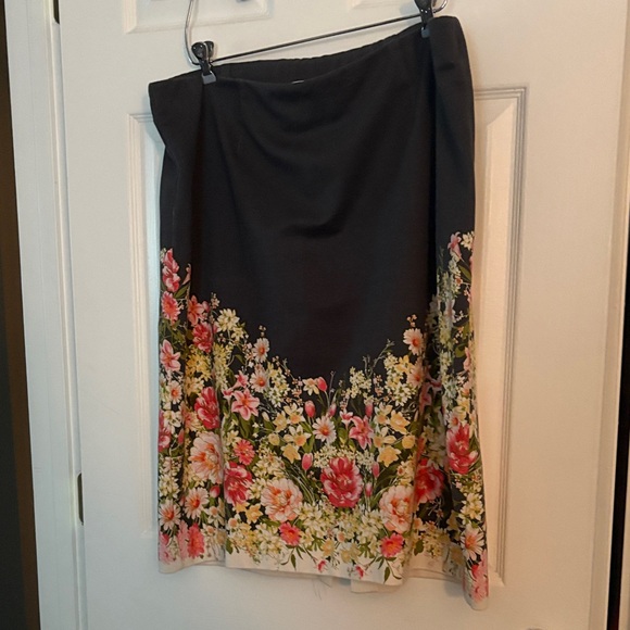J. Jill Charcoal Gray Floral Pencil Skirt - Picture 4 of 6
